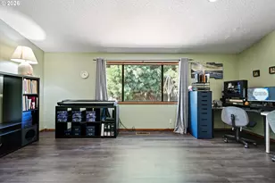 25181 Cheney Dr, Veneta, OR 97487 - Photo 3
