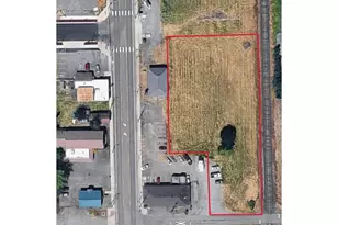 180 SE 10th St, Dundee, OR 97115 - Photo 1