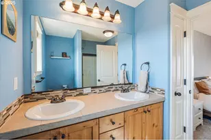 966 E 15th St, Lafayette, OR 97127 - Photo 27