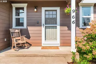 966 E 15th St, Lafayette, OR 97127 - Photo 5