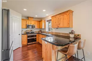 966 E 15th St, Lafayette, OR 97127 - Photo 15