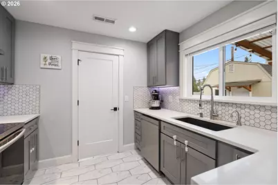 1020 SE 113th Ave, Portland, OR 97216 - Photo 19