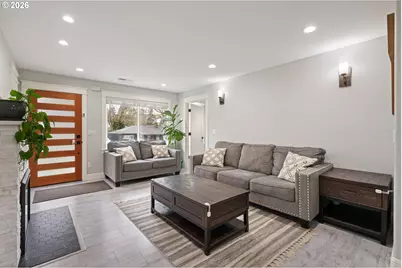 1020 SE 113th Ave, Portland, OR 97216 - Photo 9