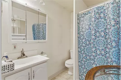 16901 SE Ivon St, Portland, OR 97236 - Photo 33