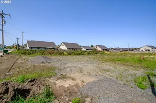 2488 Roll Tide (-2490) Ct, Lebanon, OR 97355 - Photo 9