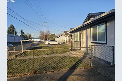 1208 S Pacific Ave, Kelso, WA 98626 - Photo 11