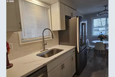 1208 S Pacific Ave, Kelso, WA 98626 - Photo 27