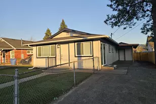 1208 S Pacific Ave, Kelso, WA 98626 - Photo 13