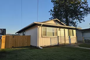 1208 S Pacific Ave, Kelso, WA 98626 - Photo 9