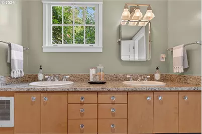 2440 SW Hoffman Ave, Portland, OR 97201 - Photo 37