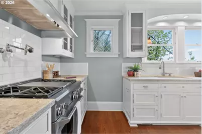 2440 SW Hoffman Ave, Portland, OR 97201 - Photo 11