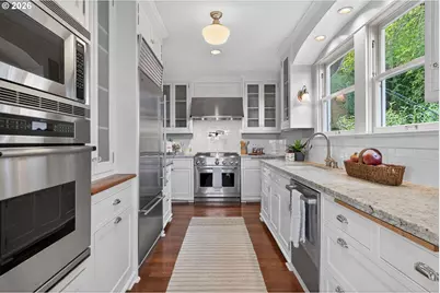 2440 SW Hoffman Ave, Portland, OR 97201 - Photo 9