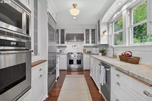 2440 SW Hoffman Ave, Portland, OR 97201 - Photo 9