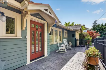 2440 SW Hoffman Ave, Portland, OR 97201 - Photo 1