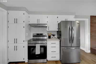 124 E Anchor Ave, Eugene, OR 97404 - Photo 17