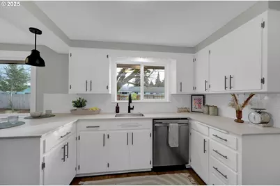 124 E Anchor Ave, Eugene, OR 97404 - Photo 15