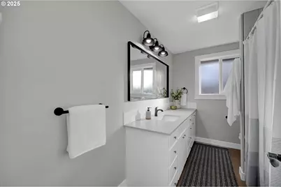 124 E Anchor Ave, Eugene, OR 97404 - Photo 25