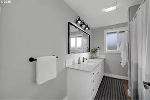 124 E Anchor Ave, Eugene, OR 97404 - Photo 25