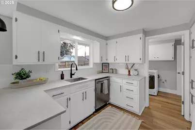 124 E Anchor Ave, Eugene, OR 97404 - Photo 13