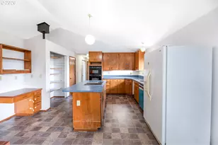 1783 Graham Dr, Eugene, OR 97405 - Photo 15