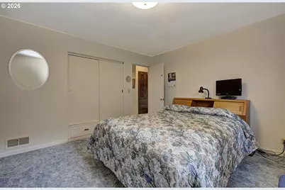 12429 SE Mill Ct, Portland, OR 97233 - Photo 17