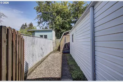 12429 SE Mill Ct, Portland, OR 97233 - Photo 31