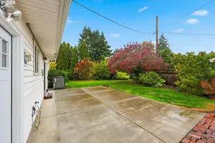 2555 NE 146th Dr, Portland, OR 97230 - Photo 35