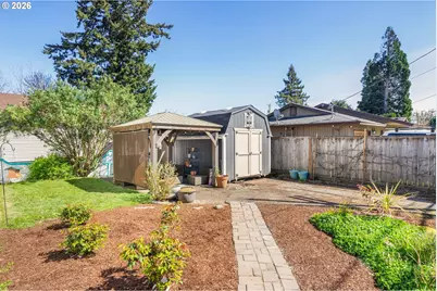 305 E Clarendon St, Gladstone, OR 97027 - Photo 27