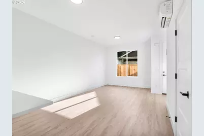 9566 N Buchanan Ave, Portland, OR 97203 - Photo 3