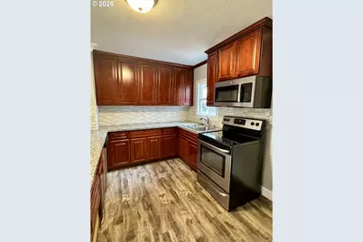 8241 SE Raymond Ct, Portland, OR 97266 - Photo 11