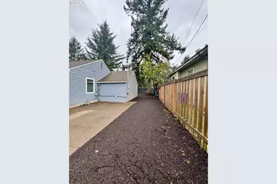 8241 SE Raymond Ct, Portland, OR 97266 - Photo 3