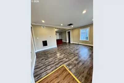 8241 SE Raymond Ct, Portland, OR 97266 - Photo 9