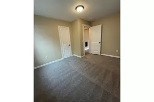 8241 SE Raymond Ct, Portland, OR 97266 - Photo 5