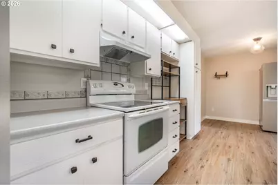 8205 SW Laurel St, Portland, OR 97225 - Photo 11