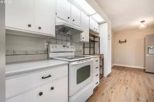 8205 SW Laurel St, Portland, OR 97225 - Photo 11