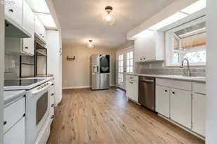 8205 SW Laurel St, Portland, OR 97225 - Photo 9