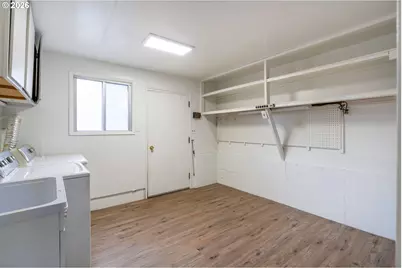 8205 SW Laurel St, Portland, OR 97225 - Photo 21