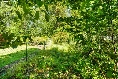 184 E Hatton Ave, Eugene, OR 97404 - Photo 39