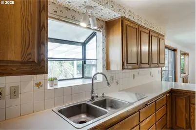 184 E Hatton Ave, Eugene, OR 97404 - Photo 9