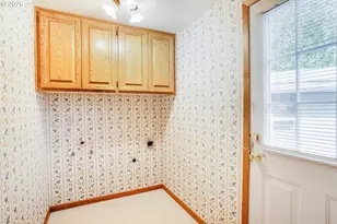 184 E Hatton Ave, Eugene, OR 97404 - Photo 21