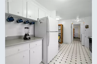 955 NE Mill St, Waldport, OR 97394 - Photo 15