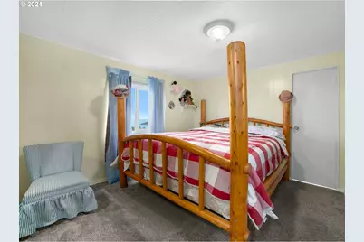 955 NE Mill St, Waldport, OR 97394 - Photo 19