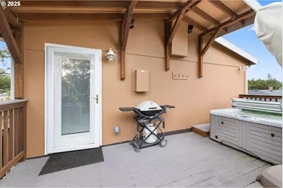 337 16th Ave, Seaside, OR 97138 - Photo 3