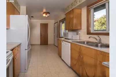 17005 SE Alder St, Portland, OR 97233 - Photo 9