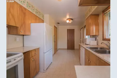 17005 SE Alder St, Portland, OR 97233 - Photo 11