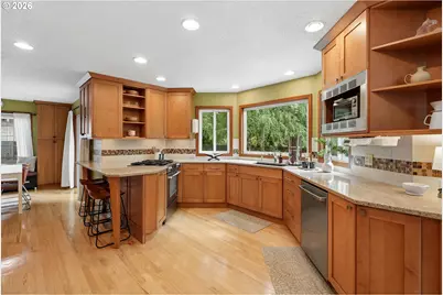 12504 Shelby Ct, Lake Oswego, OR 97035 - Photo 7