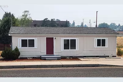 623 SW 2nd St, Madras, OR 97741 - Photo 1