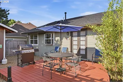 208 N College St, Newberg, OR 97132 - Photo 33