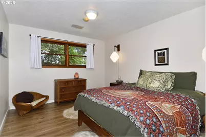 2405 NE Morgan St, Portland, OR 97211 - Photo 5