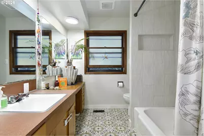 2405 NE Morgan St, Portland, OR 97211 - Photo 9